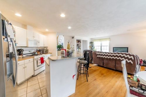 13 Betty St, Lincoln RI  02865-2203 exterior