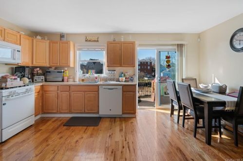 3270 Griswold Ave, Bronx, NY 10465-1137