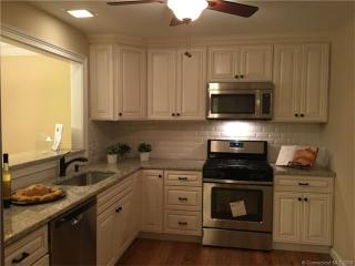 84 Seminole Ln, Stratford, CT 06614-8147