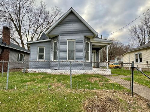 717 Spangler Dr, Zanesville, OH 43701-5245