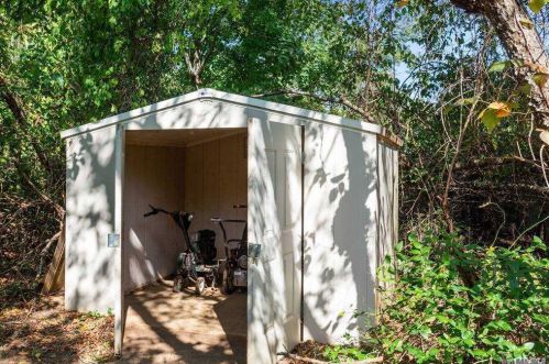 2 Laura Ct, Mount Sinai NY  11766-2360 exterior