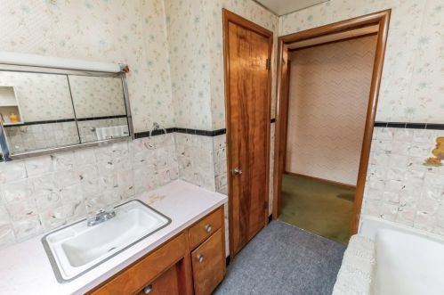 3998 Mitchell Rd, New Castle PA  16105-4412 exterior