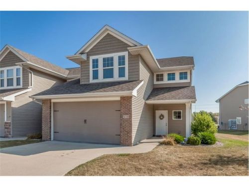 410 Cimarron Dr, Hiawatha, IA 52233-1403
