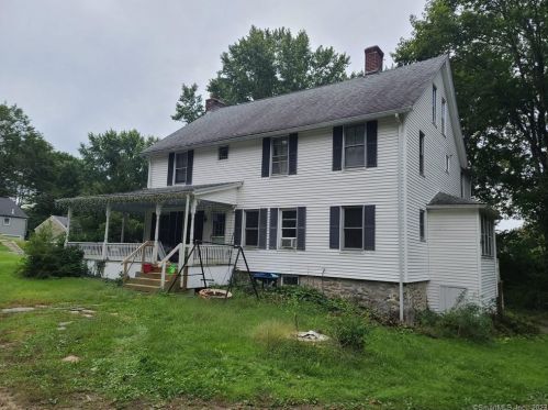 93 Lake St, Moosup, CT 06354-1110