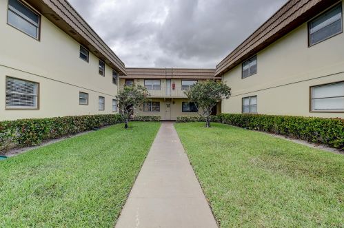 260 Saxony F, Delray Beach FL  33446-1838 exterior