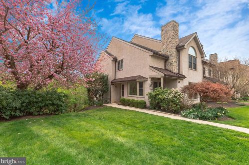 17 Woodstream Dr, Wayne, PA