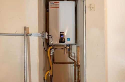 1992 Warmlands Ave, Vista CA  92084-3332 exterior