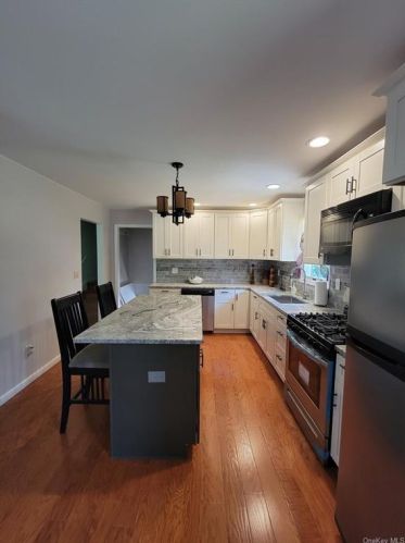 26 Tower Hill Dr, Washingtonville NY  10992-1009 exterior