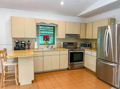 139 Bay Harbor Dr, Key Largo FL  33037-2005 exterior