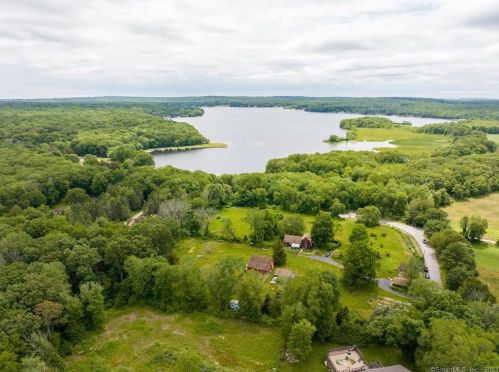 117 Lake Rd, Bozrah, CT 06334-1415