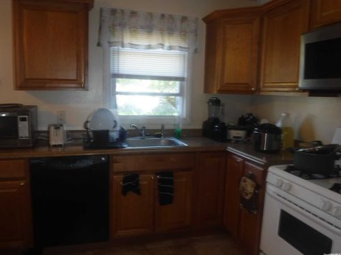 825 Walnut St, North Lindenhurst NY  11757-4734 exterior