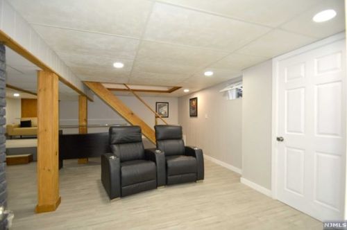 69 Mcnomee St, Oakland NJ  07436-2608 exterior