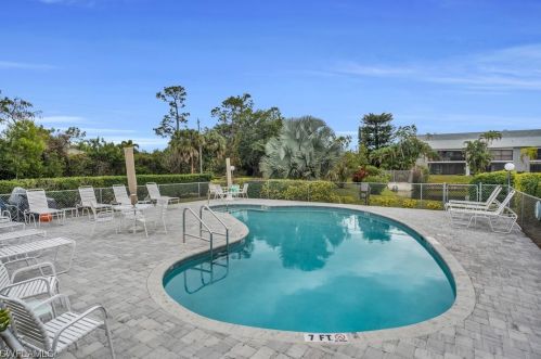 4640 Chantelle Dr, Naples, FL 34112-7141