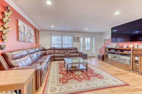 276 Country Rd, Miller Place NY  11764-2302 exterior