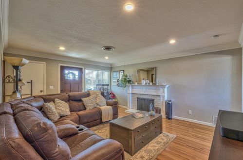 491 Jean Cir, Marina CA  93933-4012 exterior