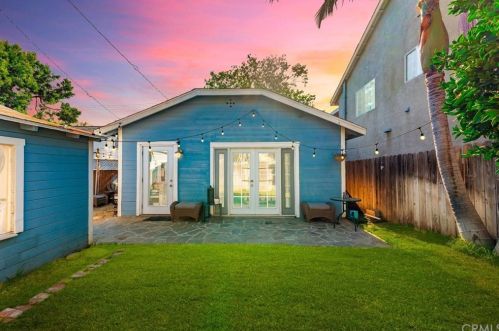 1064 Ximeno Ave, Long Beach, CA 90804-4305