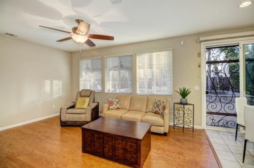 9872 Winkle Cir, Elk Grove CA  95757-6276 exterior