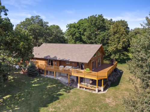 2717 Beaumont Ave, Waterford WI  53185-4933 exterior