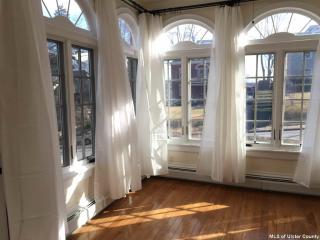 15 Chestnut St, Kingston NY  12401-5105 exterior