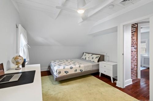 99 Book Hill Rd, Essex CT  06426-1322 exterior