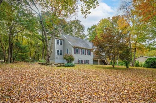8 Juniper Ln, Moosup, CT 06354-1744