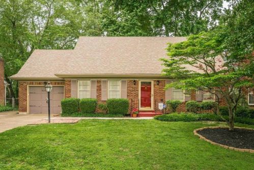 208 Wenham Way, Louisville, KY 40223-3321