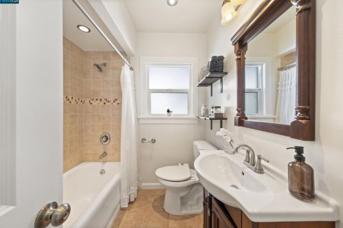 7426 Holly St, Oakland CA  94621-2834 exterior