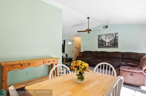 19621 58 Ave, Hialeah FL  33015-4909 exterior