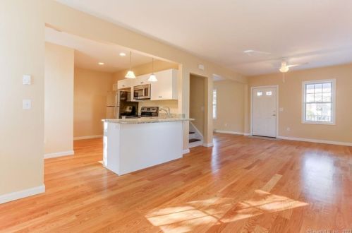 51 Warner St, Groton CT  06340-5028 exterior