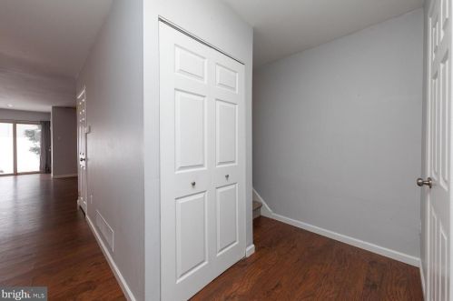 9 Twin Brooks Dr, Willow Grove, PA 19090-3903