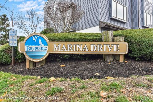 206 Marina Dr, Monmouth Hills, NJ 07732-1564