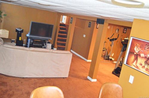 9 Rolling Hills Dr, Panamoka NY  11961-2305 exterior