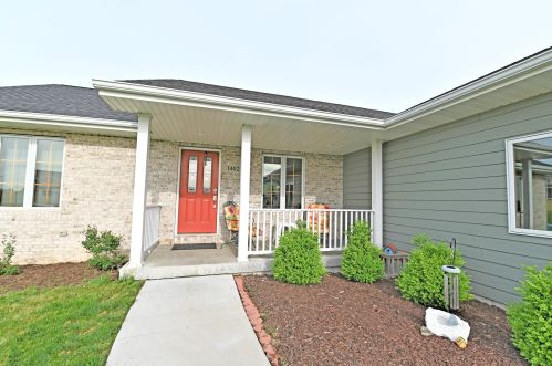 1402 Schuman Dr, Watertown, WI 53098-3329