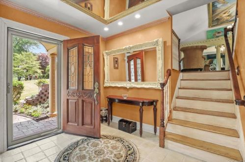 471 Bonnie Ct, Yorktown Hgts NY  10598-2001 exterior