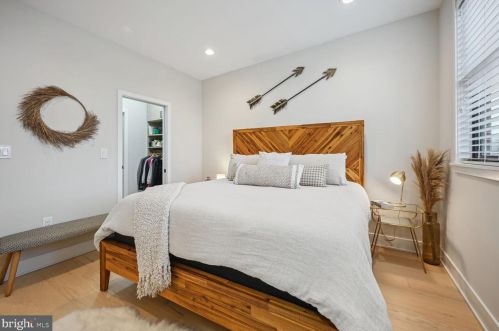 1733 Independence Ave, Washington DC  20003-1637 exterior