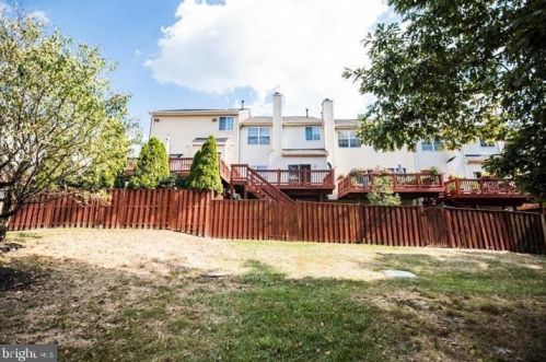 8359 Regal Oak Ct, Springfield VA  22152-2848 exterior