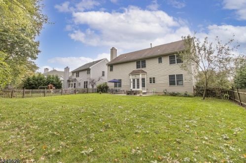 11 Autumn Dr, Scotch Plains NJ  07076-2431 exterior