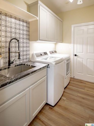 101 Legend Dr, Victoria TX  77904-3854 exterior