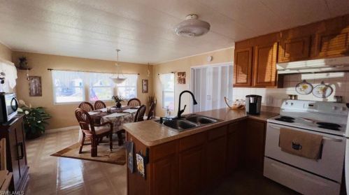 27561 Macke Dr, Bonita Springs, FL 34135-7102