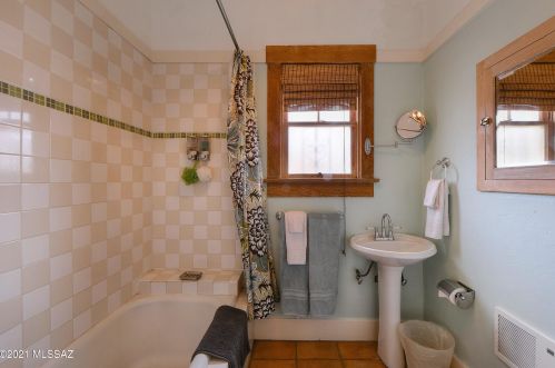 309 1 St, Tucson AZ 85705-7818 exterior