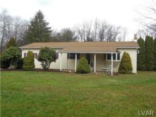 1233 Meyer Dr, Walnutport, PA 18088-9333