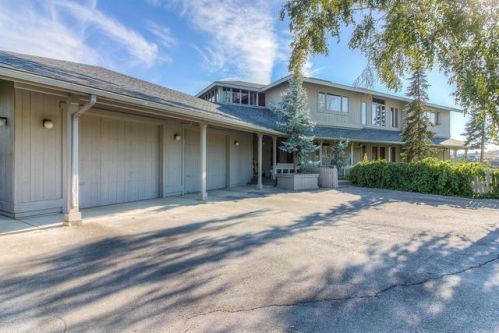 7104 Scenic Dr, Yakima, WA 98908-1046