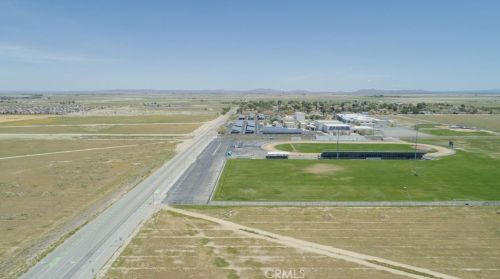 2869 La Vida Dr, Lancaster CA  93535-5873 exterior