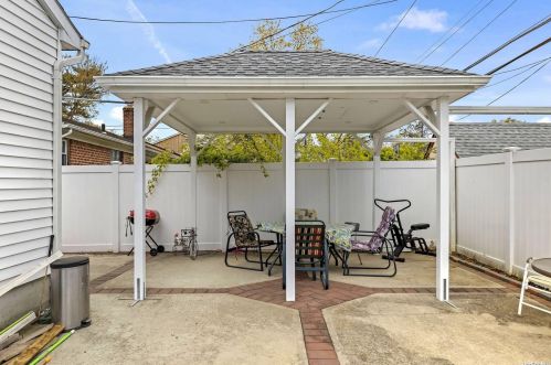 2300 Baylis Ave, Floral Park NY  11003-2807 exterior
