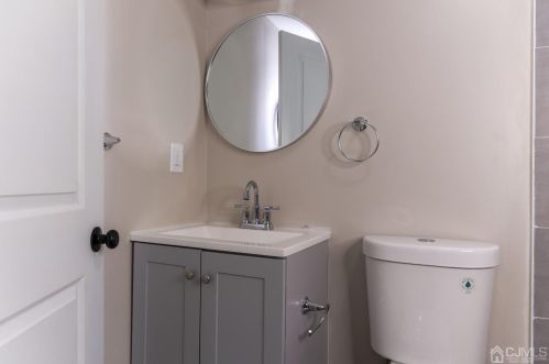 178 Louis Pl, Iselin NJ  08830-1236 exterior