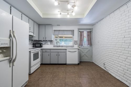 14677 Pine Glen Cir, Lutz FL  33559-3289 exterior