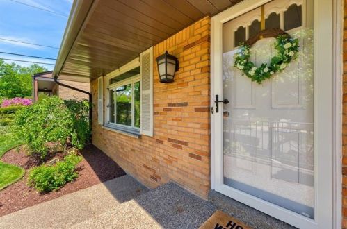 1255 Lakemont Dr, Pittsburgh, PA 15243-1855