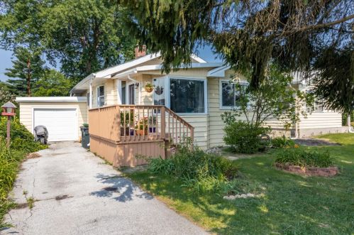 816 Lake St, Hobart, IN 46342-5228