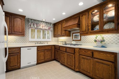 16457 Heathfield Dr, Whittier CA  90603-3203 exterior