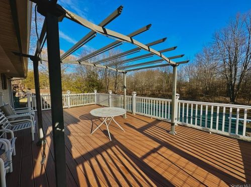 45 Eisenhower Dr, Middletown NY  10940-4543 exterior